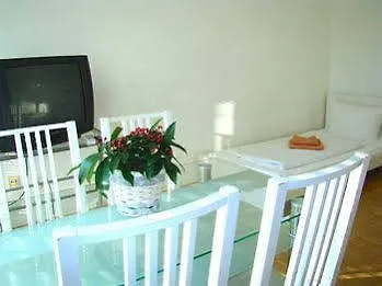 Near Brandenburg Gate - Rooms&apartments Berlijn