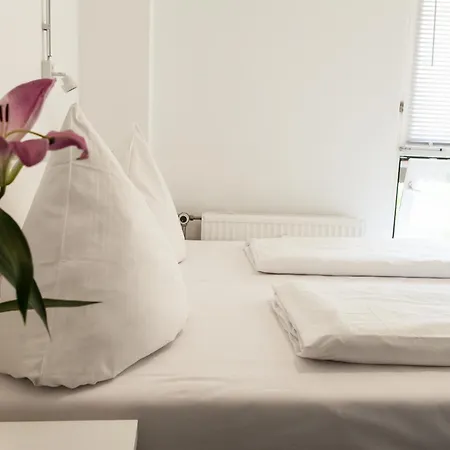 Near Brandenburg Gate - Rooms&apartments Hostel *