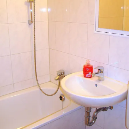 Near Brandenburg Gate - Rooms&apartments Hostel Berlijn