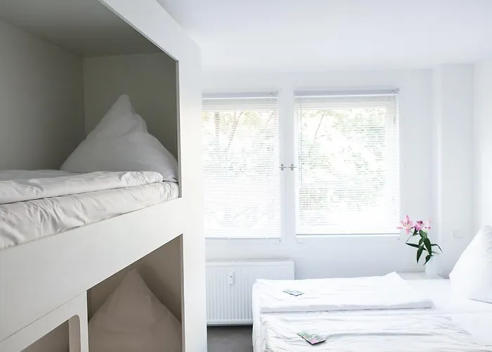 Near Brandenburg Gate - & Hostal