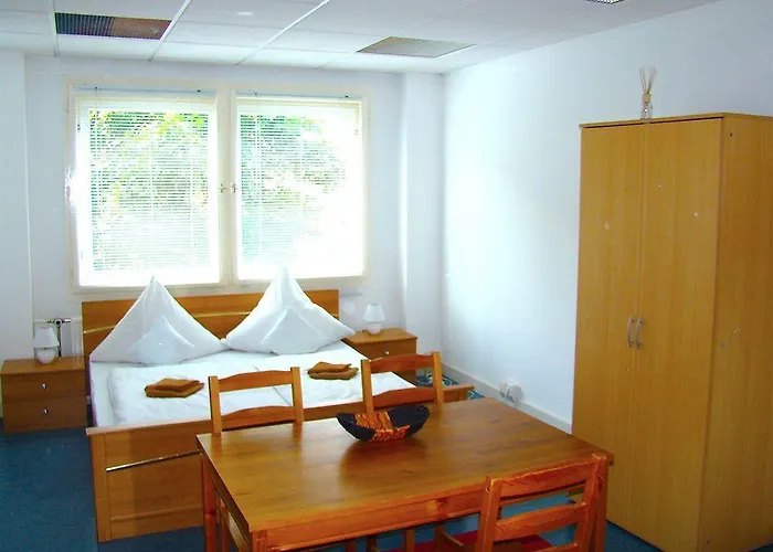 Hostal Near Brandenburg Gate - &