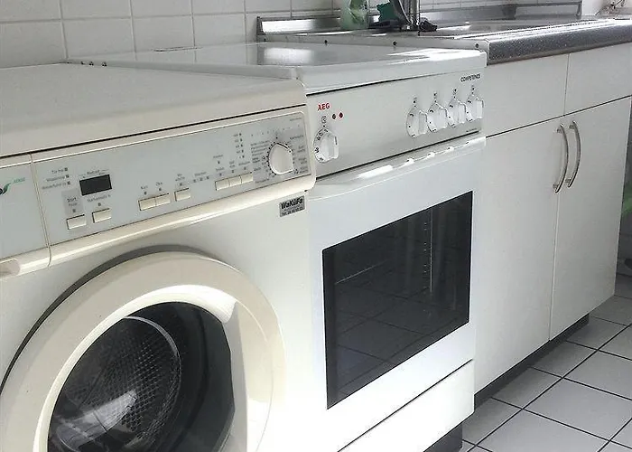 Near Brandenburg Gate - & Хостел