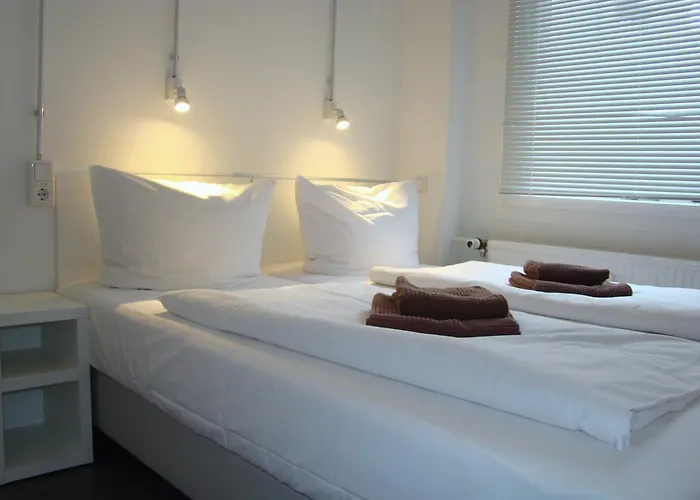 Hostal Near Brandenburg Gate - & *