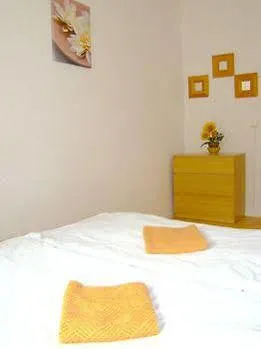 Near Brandenburg Gate - & Hostal