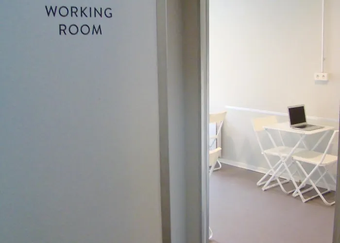 Hostal Near Brandenburg Gate - &