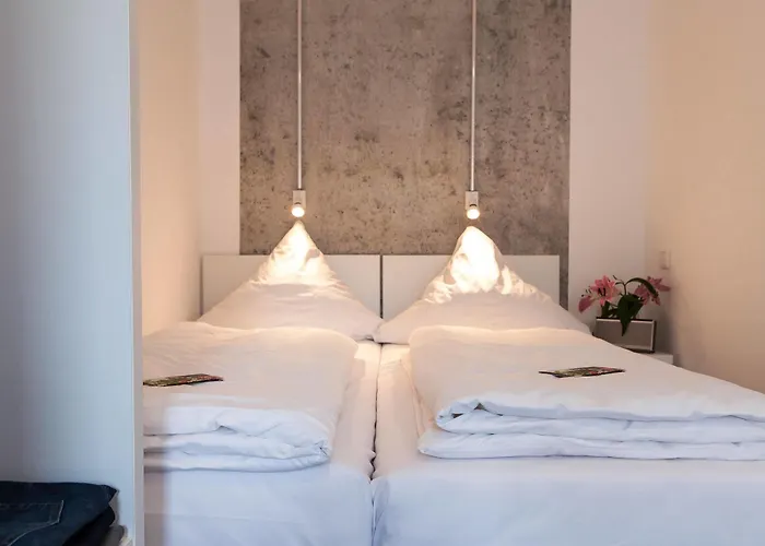 Hostal Near Brandenburg Gate - &