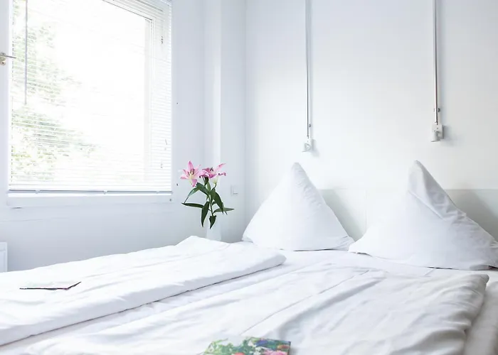 Hostal Near Brandenburg Gate - &