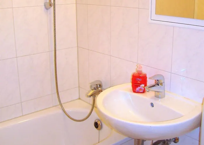 Near Brandenburg Gate - & Hostal Berlín