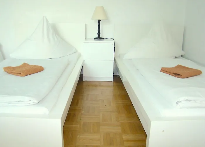 Near Brandenburg Gate - & Hostal *