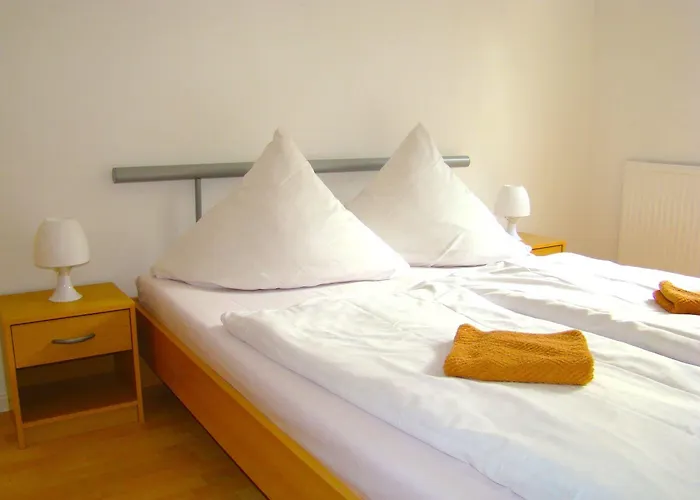 Hostal Near Brandenburg Gate - &