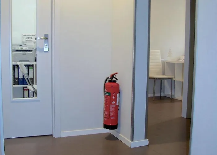 Near Brandenburg Gate - & Hostal Berlín