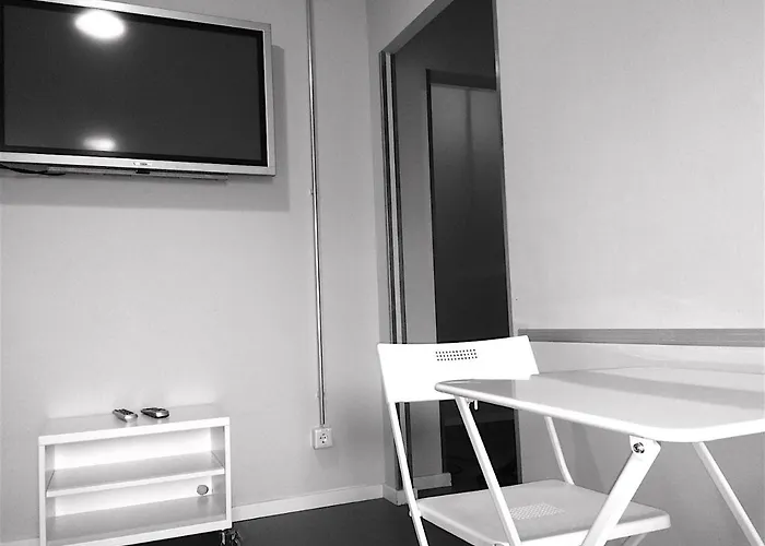 Hostal Near Brandenburg Gate - & *