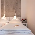 Near Brandenburg Gate - & Hostel *