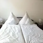 Hostel Near Brandenburg Gate - & Berlin