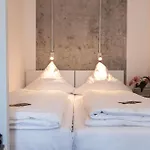 Hostel Near Brandenburg Gate - &