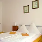 Hostel Near Brandenburg Gate - & *