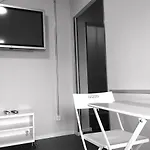 Hostel Near Brandenburg Gate - & *