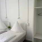 Hostel Near Brandenburg Gate - & *