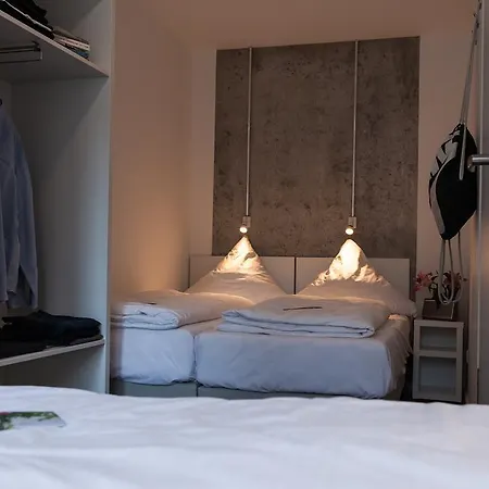 Hostal Near Brandenburg Gate - &
