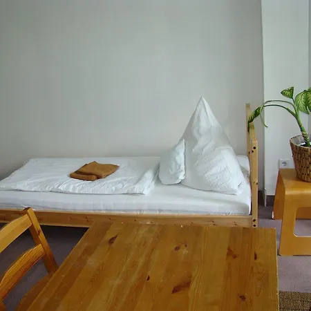 Hostal Near Brandenburg Gate - &