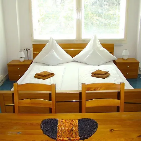 Near Brandenburg Gate - & Hostal