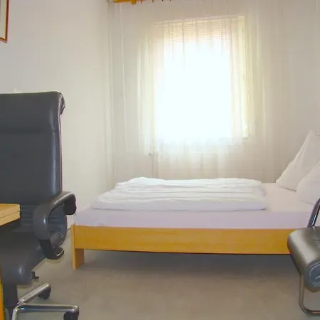 Hostal Near Brandenburg Gate - & *