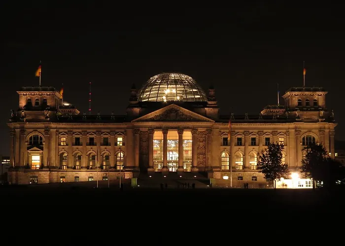 Near Brandenburg Gate - & 柏林