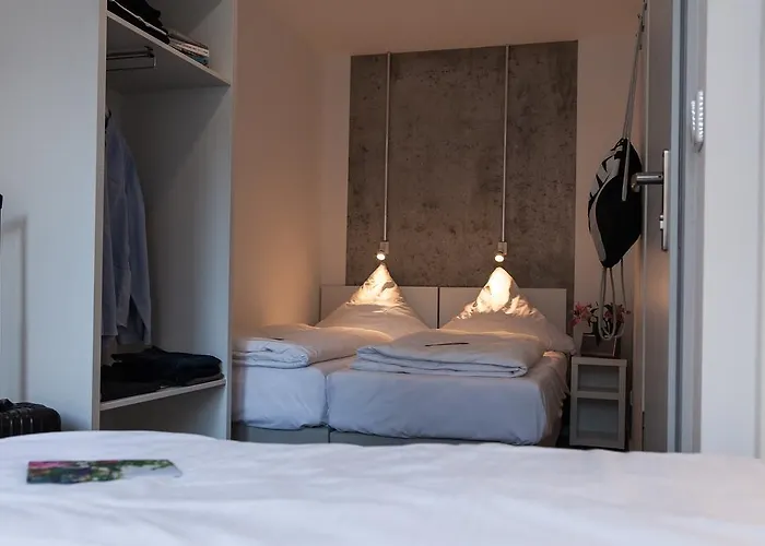 Hostal Near Brandenburg Gate - &