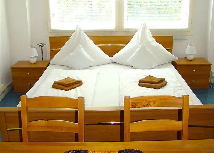 Near Brandenburg Gate - & Hostal