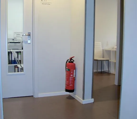 Near Brandenburg Gate - & Hostal Berlín