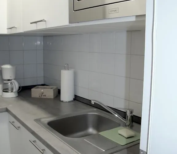 Near Brandenburg Gate - & Hostal