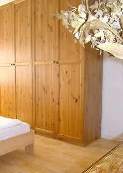 Near Brandenburg Gate - & Hostal Berlín