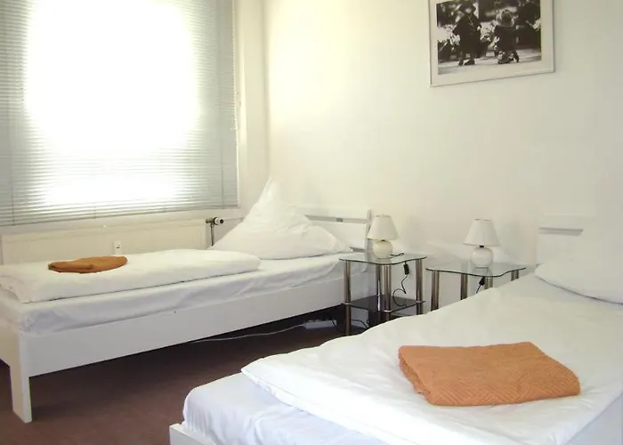 Hostal Near Brandenburg Gate - & *