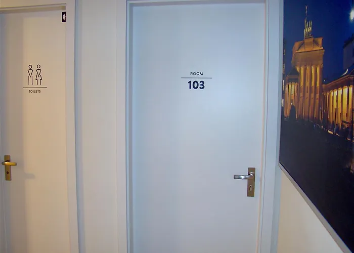 Near Brandenburg Gate - & * Berlín