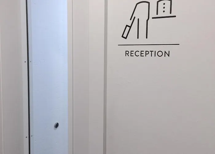 Near Brandenburg Gate - & * Berlín